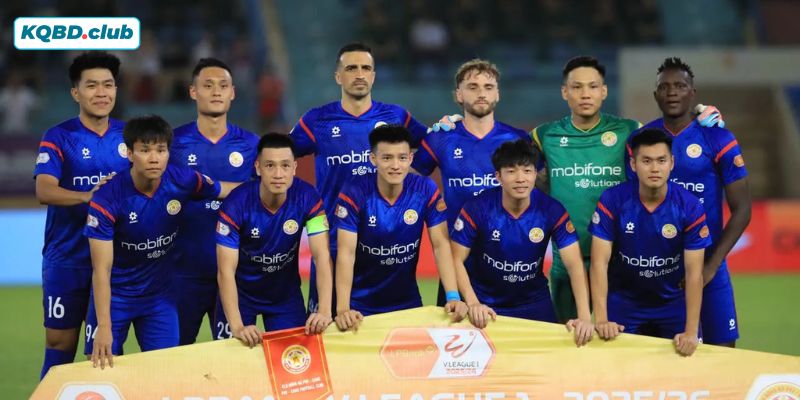 Các câu lạc bộ cạnh tranh quyết liệt từng pha bóng nhằm chiếm lợi thế trong cuộc đua đến ngôi vương Các câu lạc bộ cạnh tranh quyết liệt từng pha bóng nhằm chiếm lợi thế trong cuộc đua đến ngôi vương