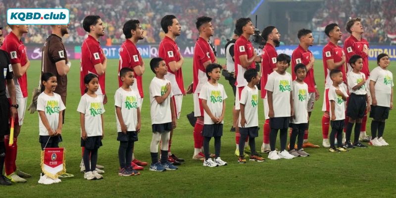 Không khí cuồng nhiệt trên khán đài là đặc sản không thể thiếu tại giải VĐQG Indonesia