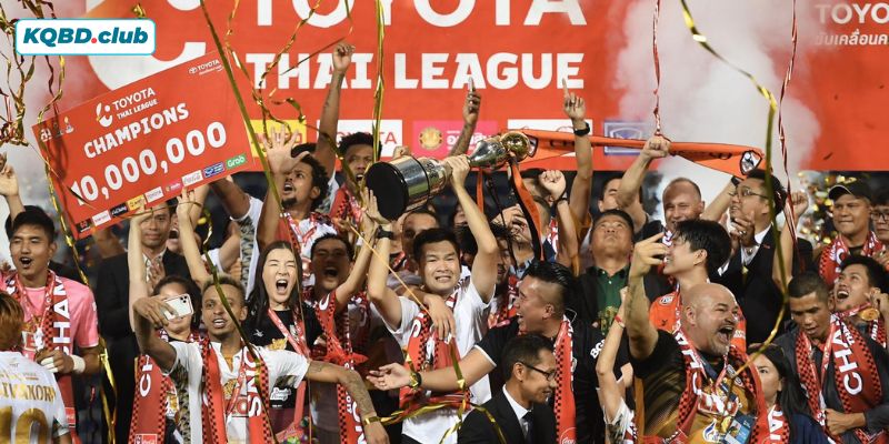 Sự cuồng nhiệt và sắc màu rực rỡ của các cổ động viên trên khán đài Thai League